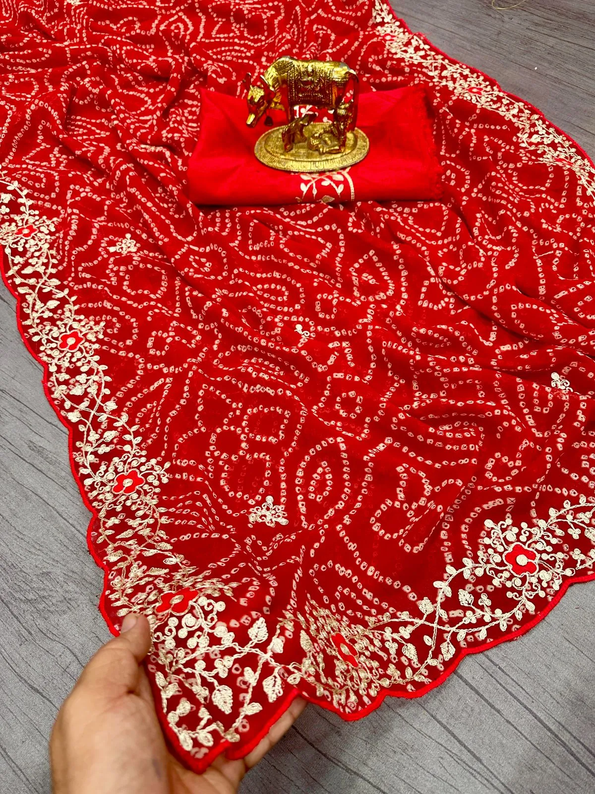 Traditional Bandhani Saree - Image 11 in Surat